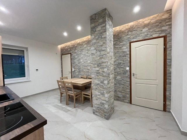 Eladó téglalakás, Komlón, Tompa Mihály utcában 29.9 M Ft