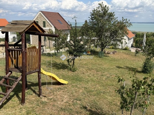 Eladó nyaraló, Csopakon 79.9 M Ft, 2 szobás