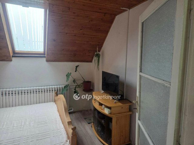 Eladó családi ház, Újszászon 29.9 M Ft, 4 szobás