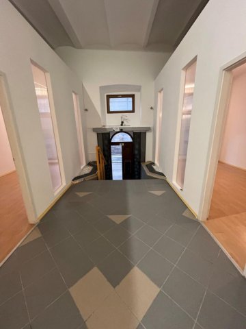 Eladó üzlethelyiség, Debrecenben 79 M Ft, 1+2 szobás