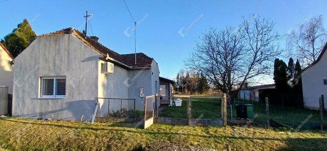 Eladó családi ház, Nován 15.99 M Ft, 2 szobás
