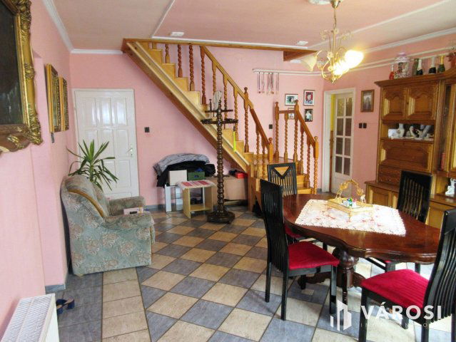 Eladó családi ház, Szentesen 63 M Ft, 6 szobás