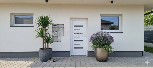 Eladó családi ház, Budaörsön 68 M Ft, 2 szobás