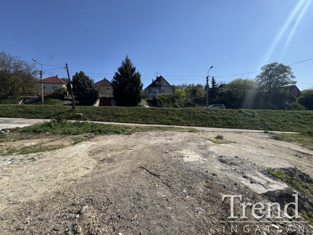 Eladó telek, Dunaújvárosban 300 M Ft, 3 szobás