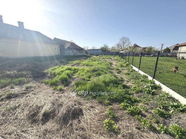 Eladó telek, Poroszlón 8.9 M Ft / költözzbe.hu