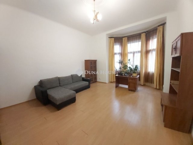 Eladó téglalakás, Budapesten, VI. kerületben 99.9 M Ft, 2 szobás