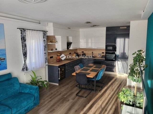 Eladó téglalakás, Szombathelyen 66.4 M Ft, 3 szobás