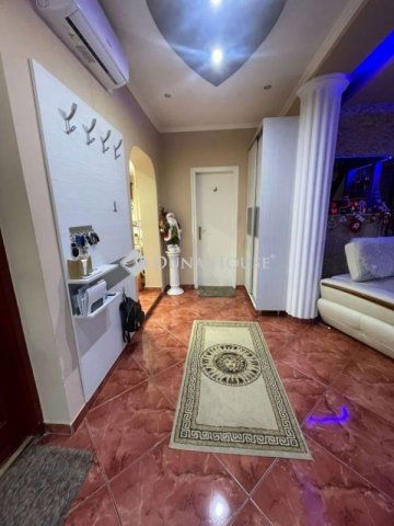 Eladó családi ház, Baján 75 M Ft, 6 szobás