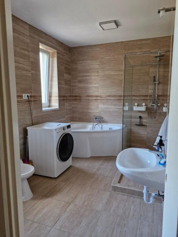 Eladó családi ház, Szegeden 220 M Ft, 6+1 szobás