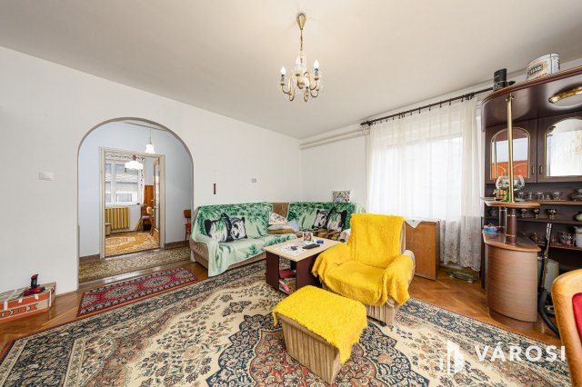 Eladó családi ház, Szegeden 109 M Ft, 6 szobás
