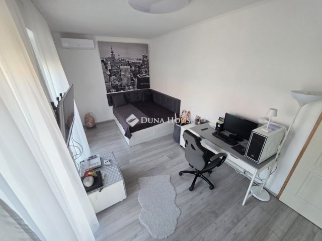 Eladó családi ház, Nagytarcsán 205 M Ft, 6 szobás