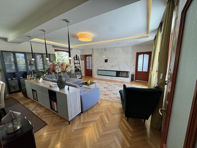 Eladó családi ház, Szentendrén 199.9 M Ft, 4 szobás