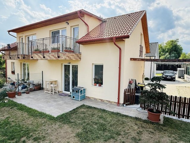 Eladó ikerház, Szentendrén 124.9 M Ft, 4 szobás