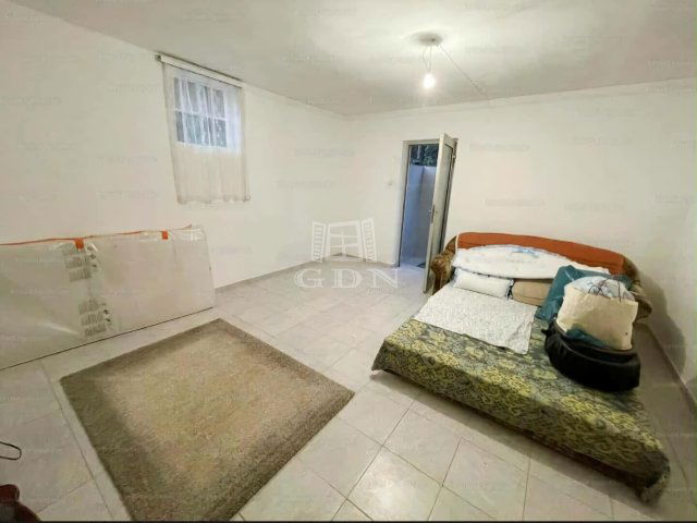 Eladó családi ház, Szigetszentmiklóson 16 M Ft, 1 szobás