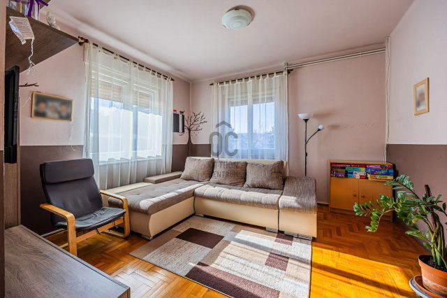 Eladó családi ház, Pécelen 90 M Ft, 4 szobás