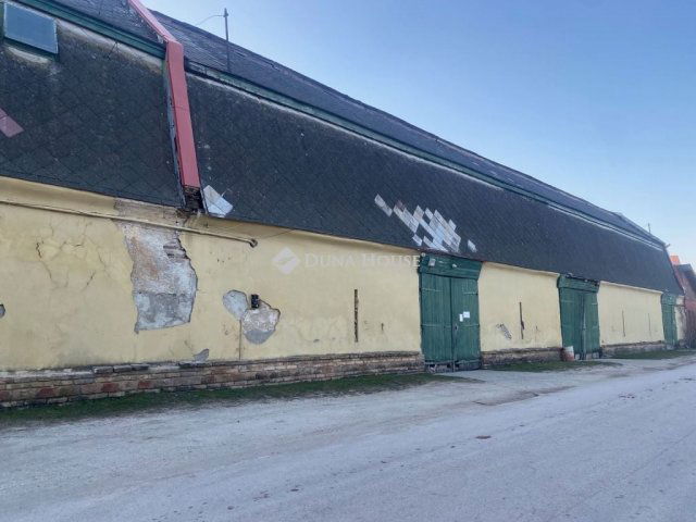 Kiadó ipari ingatlan, Pátyon, Erkel utcában 540 E Ft / hó