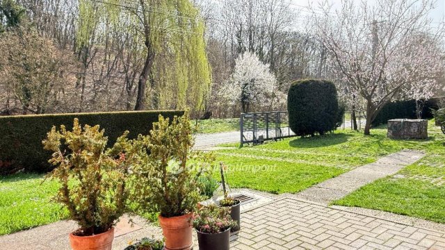 Eladó családi ház, Pécsett 91 M Ft, 3 szobás
