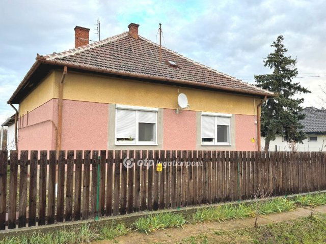Eladó családi ház, Abádszalókban 40 M Ft, 2+1 szobás