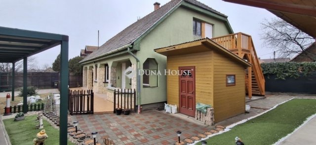 Eladó családi ház, Dunaharasztin 185 M Ft, 7 szobás