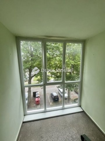 Eladó panellakás, Pécsett 36.99 M Ft, 2 szobás
