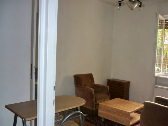Kiadó téglalakás, albérlet, Pécsett 120 E Ft / hó, 1 szobás