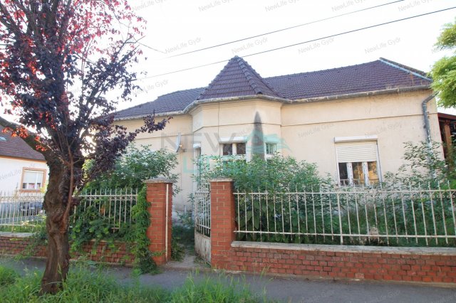 Eladó családi ház, Győrött 67.99 M Ft, 4 szobás