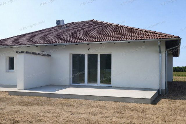 Eladó ikerház, Őrbottyánban 82.49 M Ft, 4 szobás