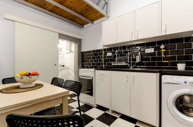 Kiadó téglalakás, albérlet, VI. kerületben, Jókai utcában