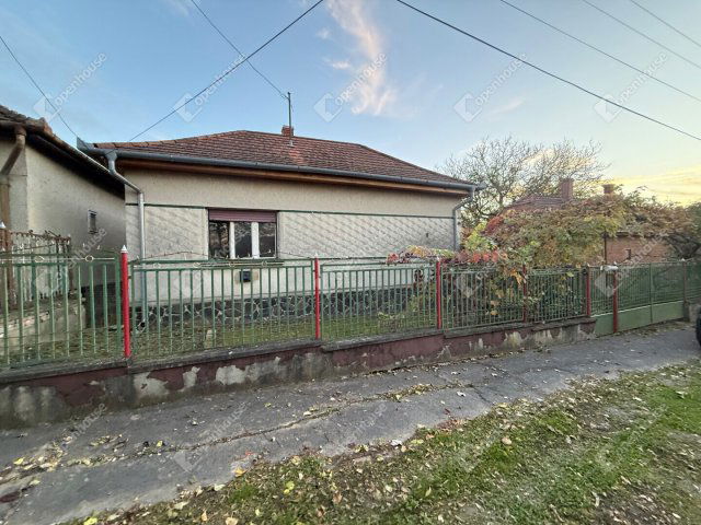 Eladó családi ház, Zalaegerszegen 33 M Ft, 2 szobás