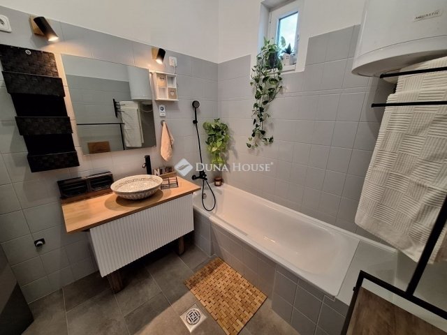 Eladó családi ház, Kecskeméten 89.9 M Ft, 5 szobás