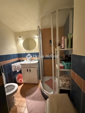 Eladó téglalakás, Budapesten, VI. kerületben 69 M Ft, 1 szobás