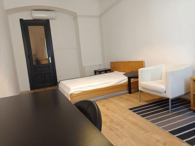 Kiadó téglalakás, albérlet, Pécsett 180 E Ft / hó, 1 szobás