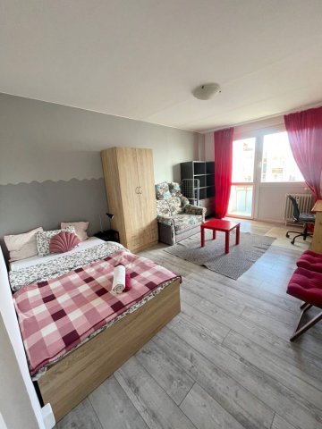 Kiadó panellakás, albérlet, Debrecenben 220 E Ft / hó, 1 szobás