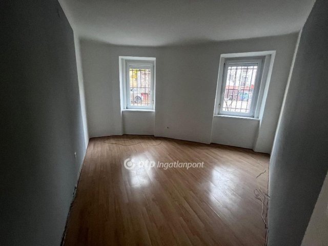 Eladó téglalakás, Szegeden 74.9 M Ft, 3 szobás