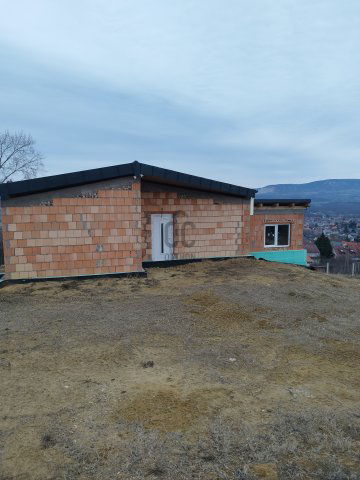 Eladó családi ház, Dorogon 64 M Ft, 5 szobás