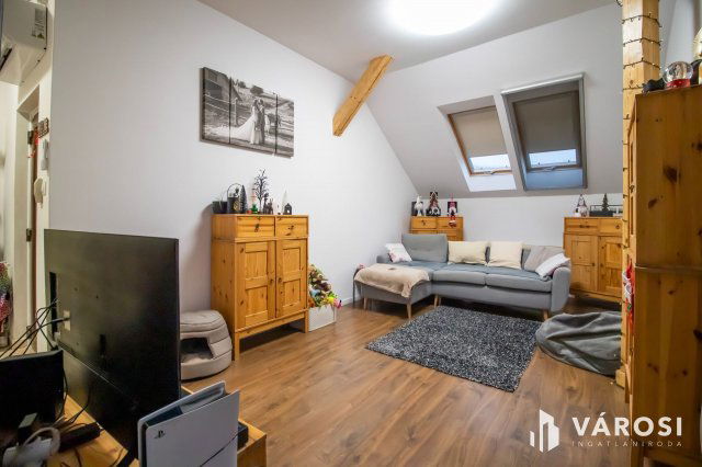 Eladó téglalakás, Székesfehérvárott 77.8 M Ft, 4 szobás