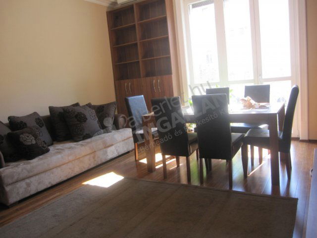 Kiadó téglalakás, albérlet, VII. kerületben, Károly körúton