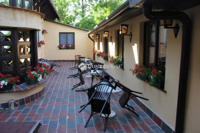 Eladó családi ház, Domonyban 420 M Ft, 7 szobás