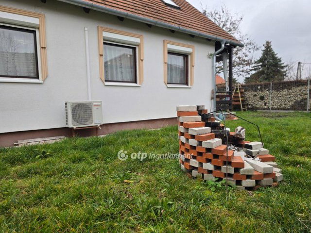 Eladó családi ház, Pápán, Meggyes közben 44.9 M Ft, 4+1 szobás