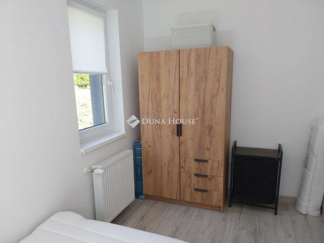 Kiadó téglalakás, albérlet, Pécsett 250 E Ft / hó, 2 szobás