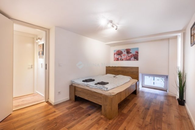 Eladó téglalakás, Budapesten, VI. kerületben 79 M Ft, 2 szobás