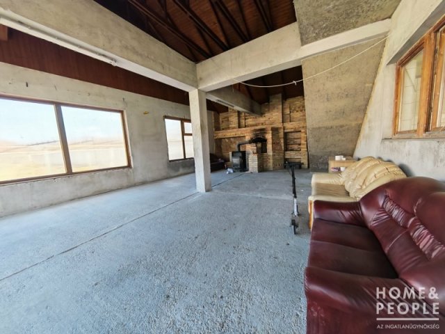 Eladó családi ház, Makón 53.2 M Ft, 7 szobás