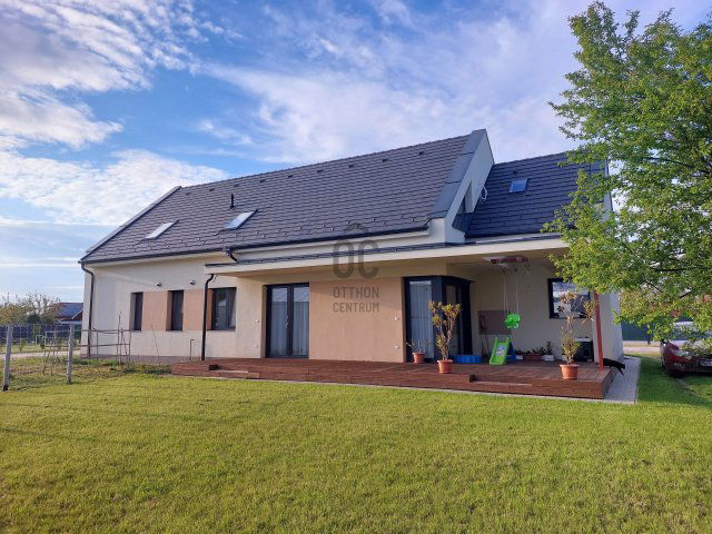 Eladó családi ház, Debrecenben 185 M Ft, 6 szobás