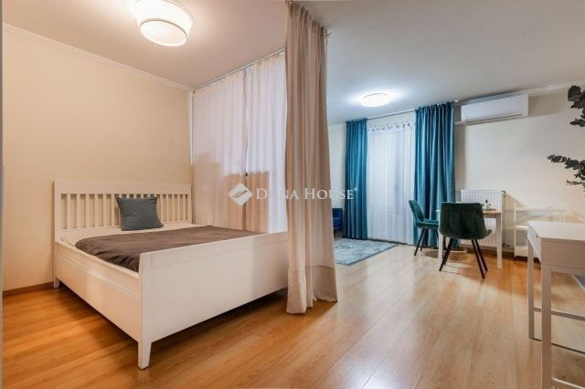 Eladó téglalakás, Budapesten, VII. kerületben 59.9 M Ft