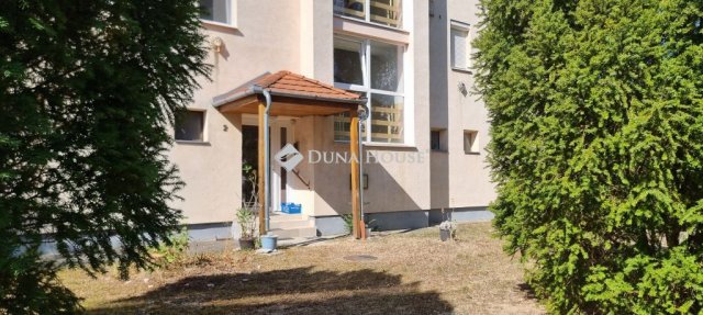 Eladó téglalakás, Hévízen 24 M Ft, 1 szobás