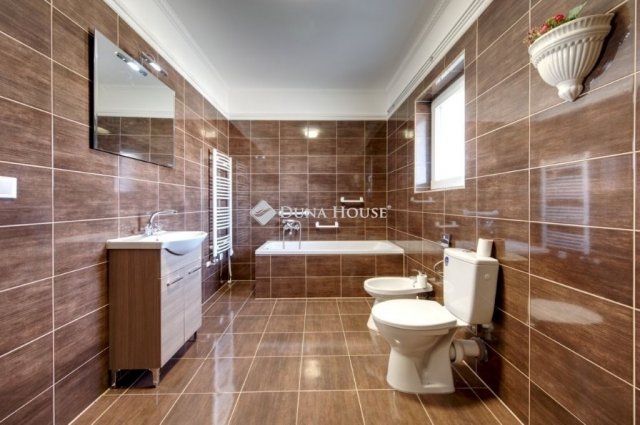 Eladó sorház, Telkin 137 M Ft, 5 szobás / költözzbe.hu