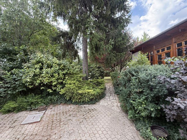Eladó családi ház, Veszprémben 199 M Ft, 7 szobás