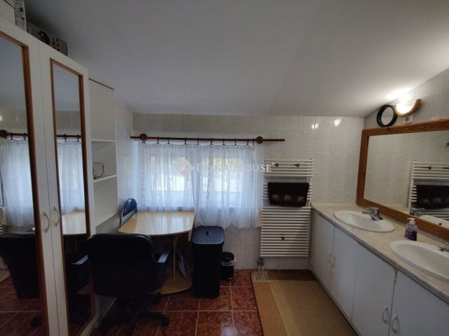 Eladó ikerház, Szentendrén 167.9 M Ft, 4 szobás