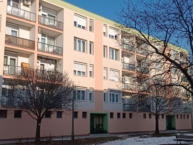 Kiadó téglalakás, albérlet, Ajkán, Kohász utcában, 2 szobás