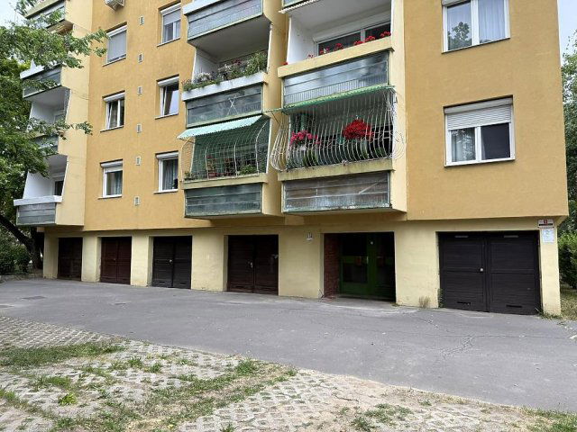 Eladó garázs, Budapesten, IV. kerületben 15.9 M Ft